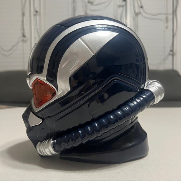 Captain America Brave New World Helmet Popcorn Bucket - Picture 7 of 8